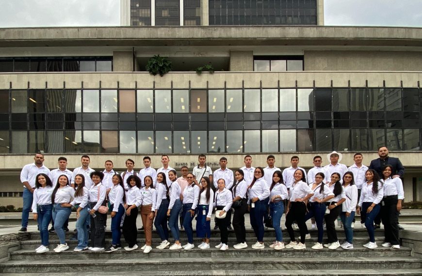 Estudiantes de la UPC Aguachica realizaron visita académica al Banco de la República en Medellín.